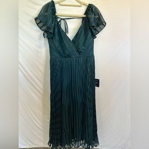 Standout Sophistication Emerald Lurex Flutter Sleeve Midi Dress